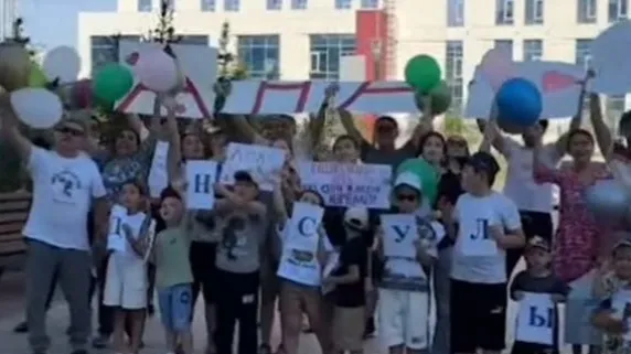 Дәулет Мұқаевтың ауруханаға анасына баруы Дәулет Мұқаевтың ауруханаға анасына баруы фото на taspanews.kz от 29 июля 2024 09:43